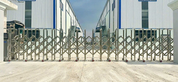 Cửa cổng xếp tự động inox 201